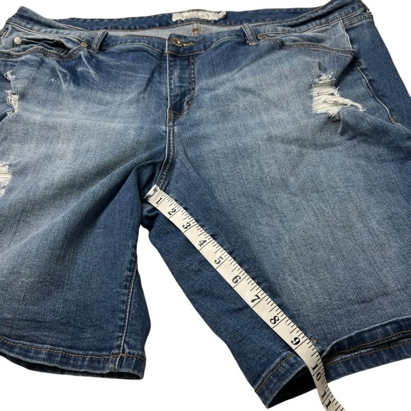 Torrid Jean Shorts Women’s Size 22 Denim Stretch Distressed Medium Wash - Picture 7 of 8